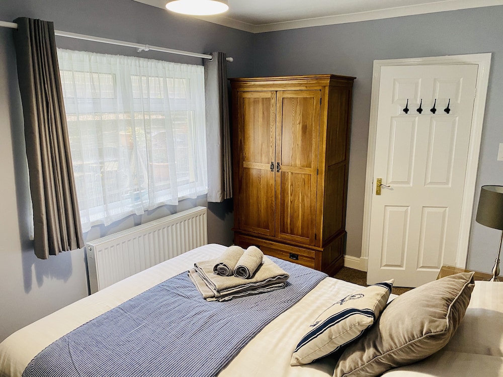 Pinewood B&amp;B 13/50