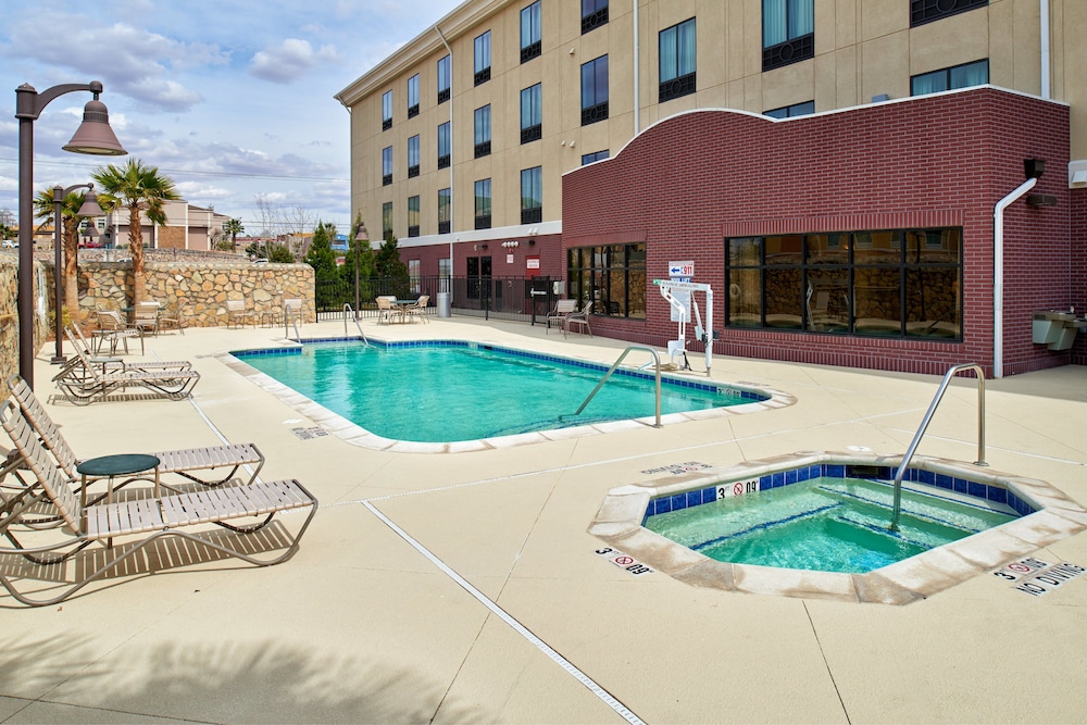 Holiday Inn Express Hotel and Suites El Paso Airport Area 3/64