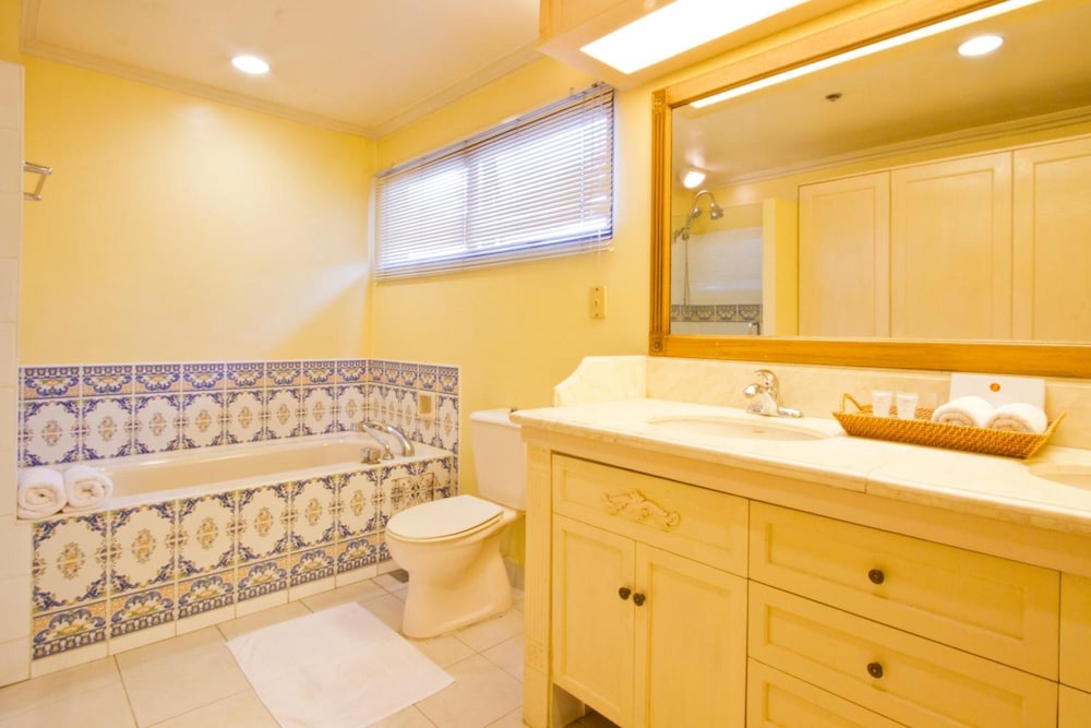 Sophia Suites Residence Hotel 41/45