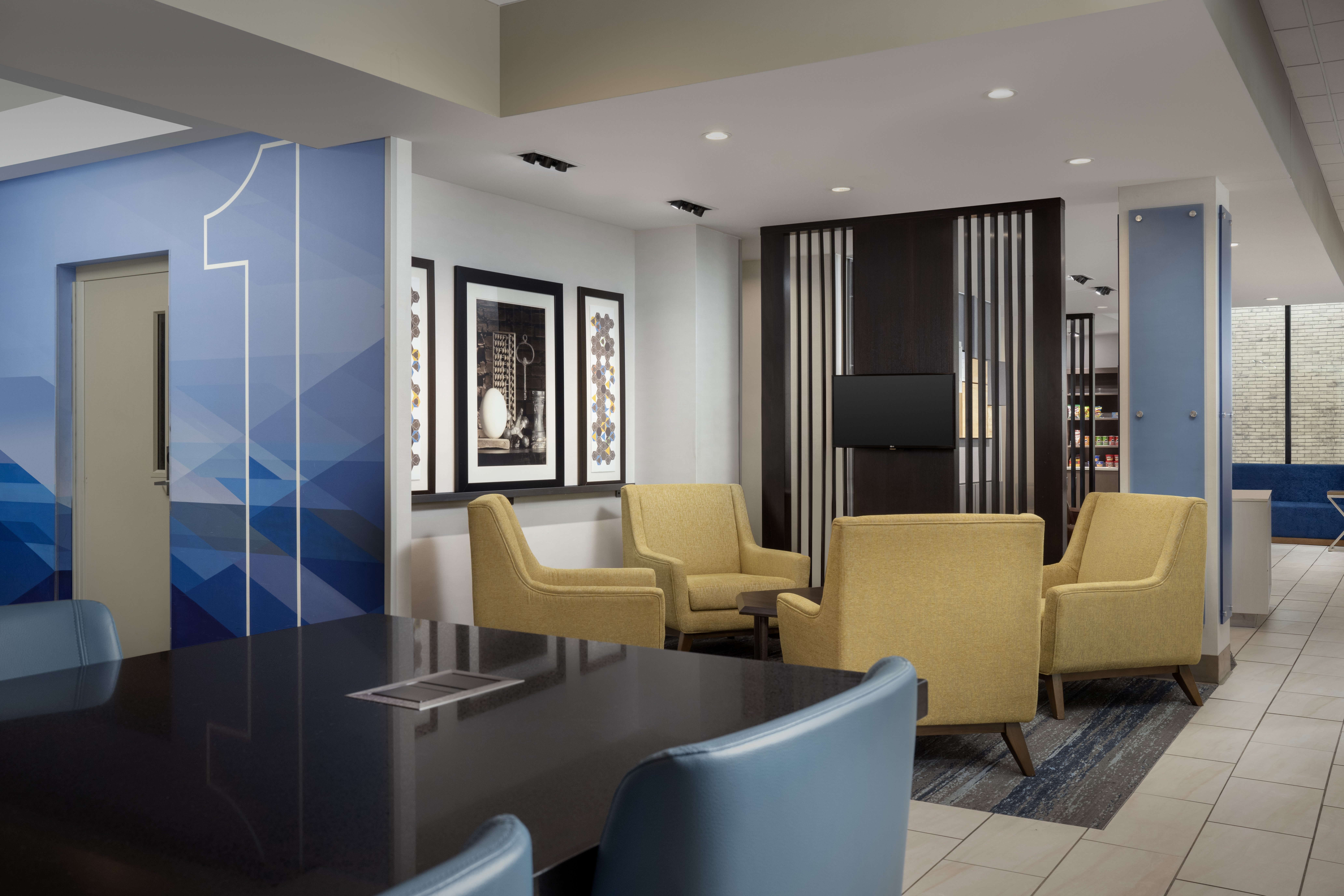Holiday Inn Express Suites Pittsburgh North Shore 43/60