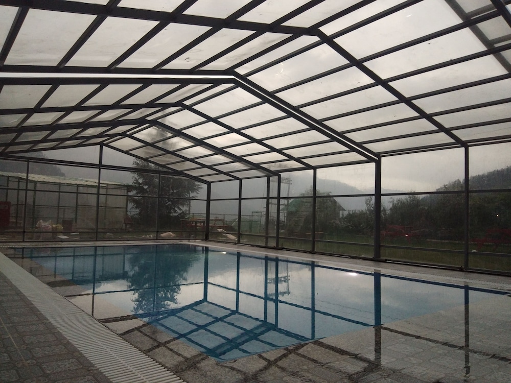 Utopia Resort 39/72