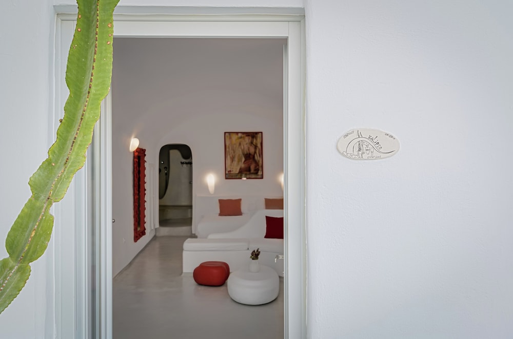 Trieris Villas And Suites 4/50
