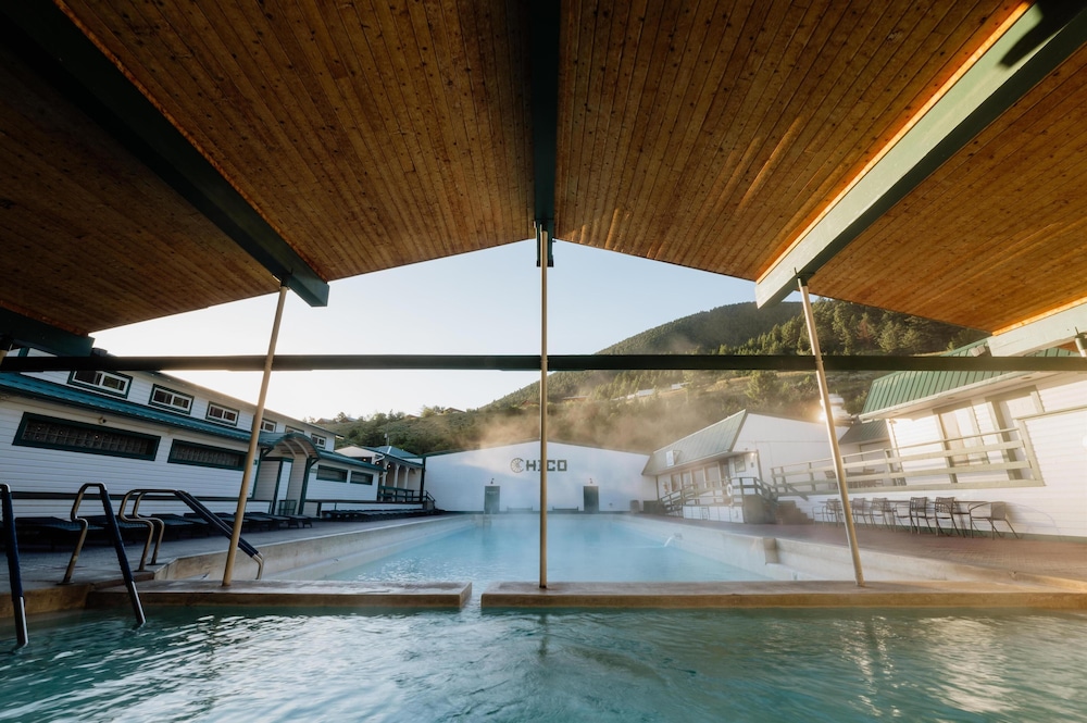 Chico Hot Springs Resort 25/50