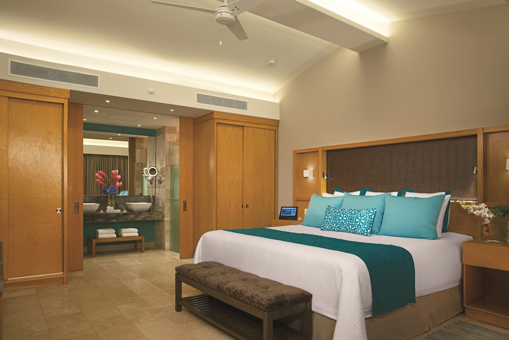 2 Bedrooms, Preferred Club, Villa, 1 King and 2 Queen Beds