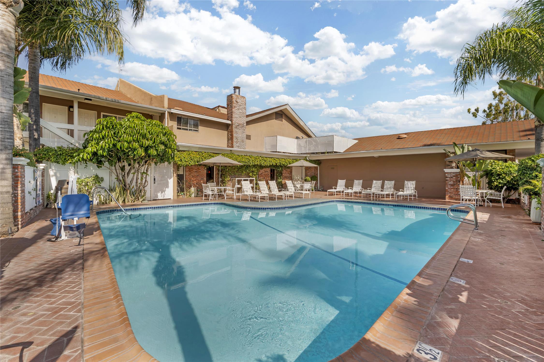 Best Western Plus Carriage Inn 55/78