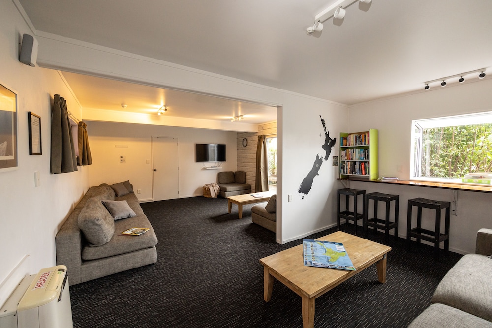 Haka House Taupo 30/50