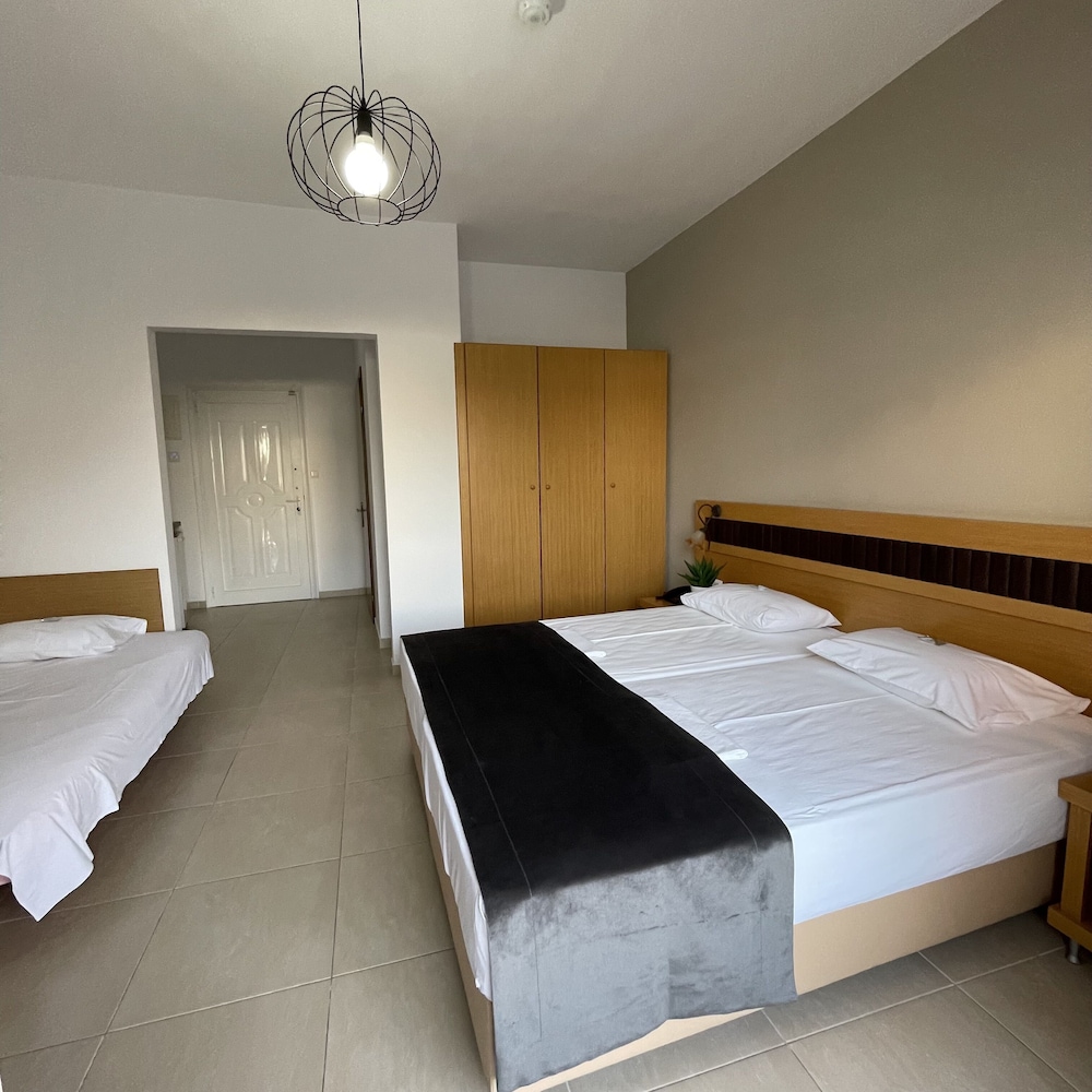 SARANTIS HOTEL 20/69