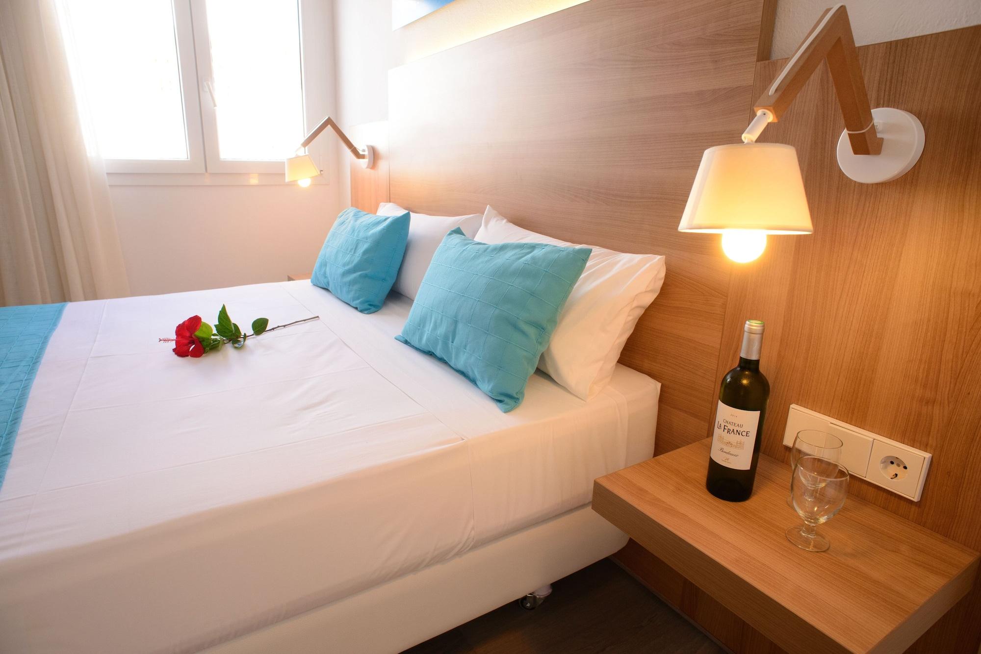 شقة ديلوكس بشرفة، Cala Llenya Resort Ibiza Formerly Ola Club Cala Llenya 3/4