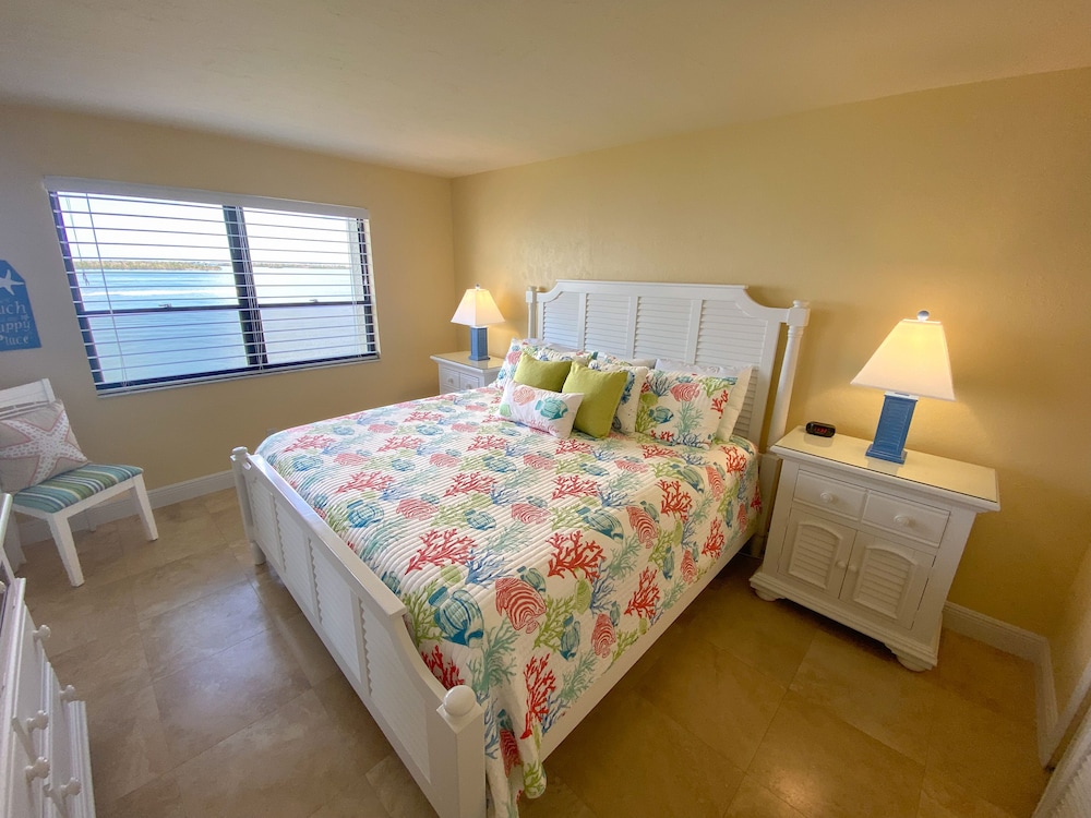 2 Bedrooms, Condo, Deluxe, King and Queen Bed, Water Front, 2 Bathrooms، Resort Harbour Properties 2/6