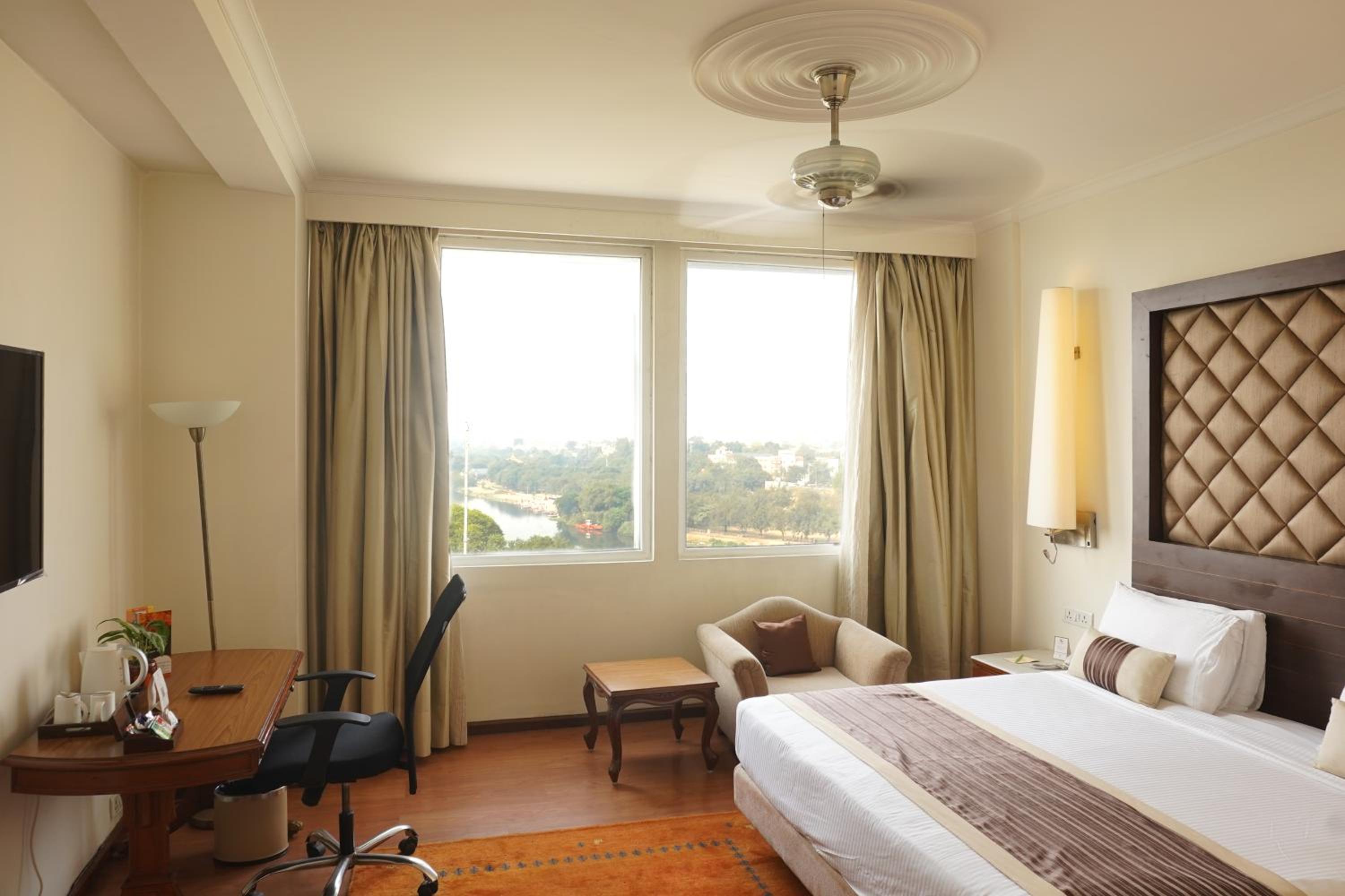 CLUB, DOUBLE BED, CITY VIEW