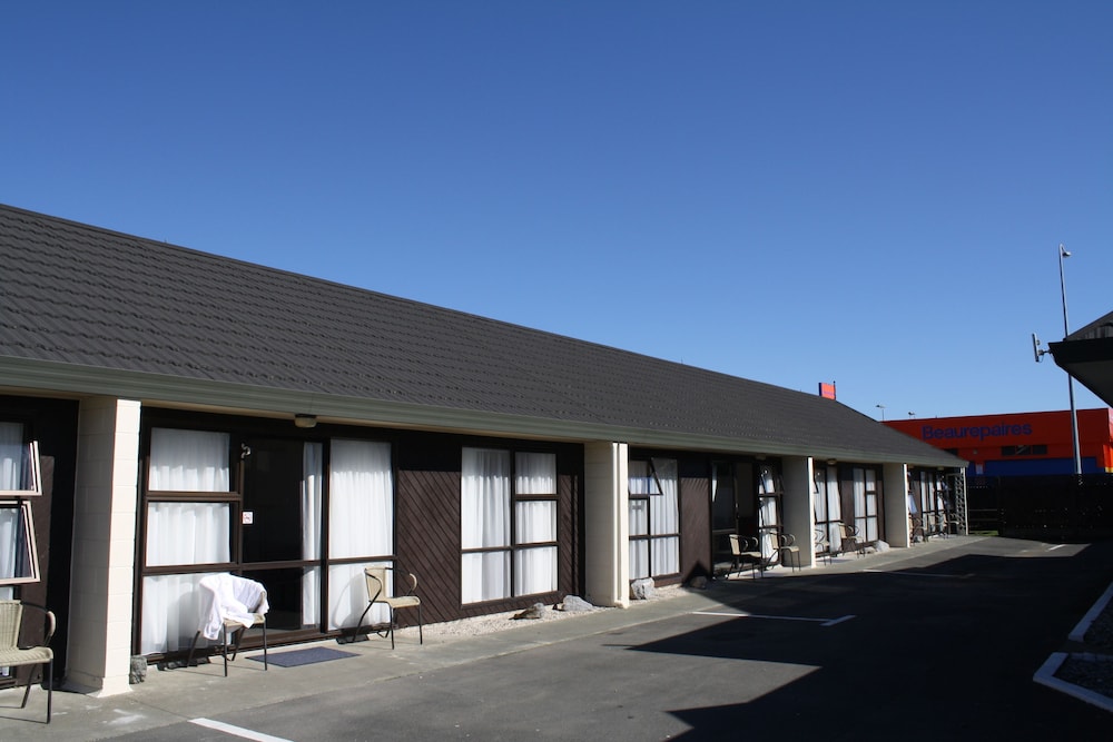 Oxford Court Motel 25/30