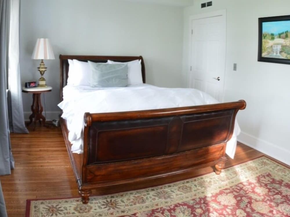 Suite, Queen Bed, River View