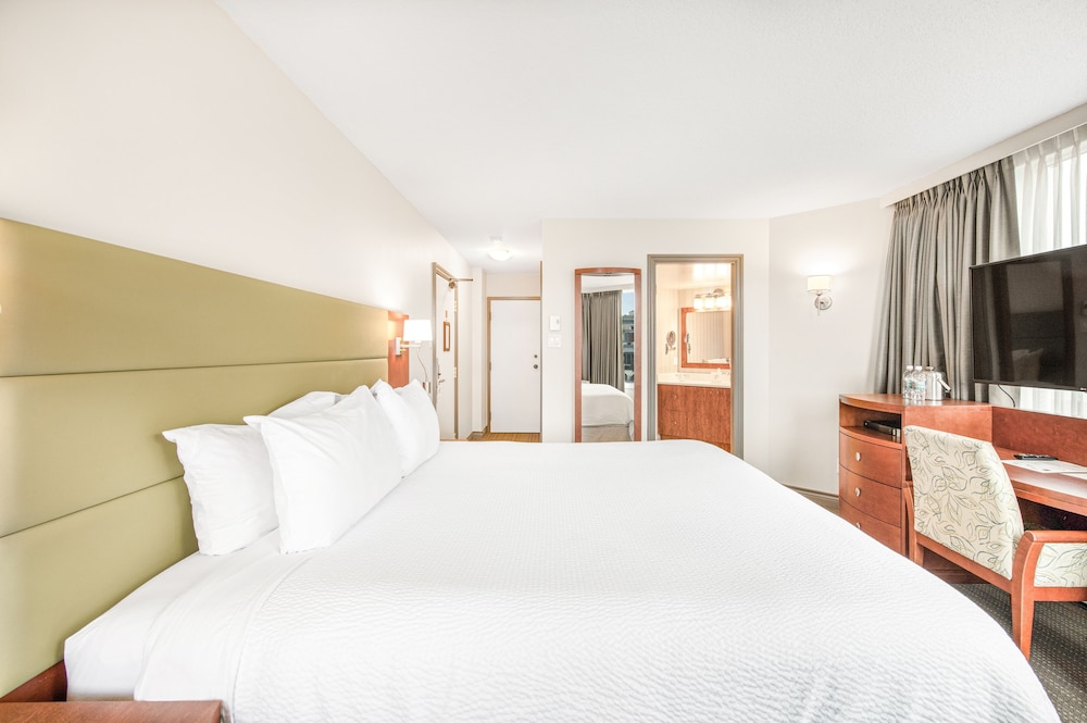 STANDARD, KING BED, CITY VIEW