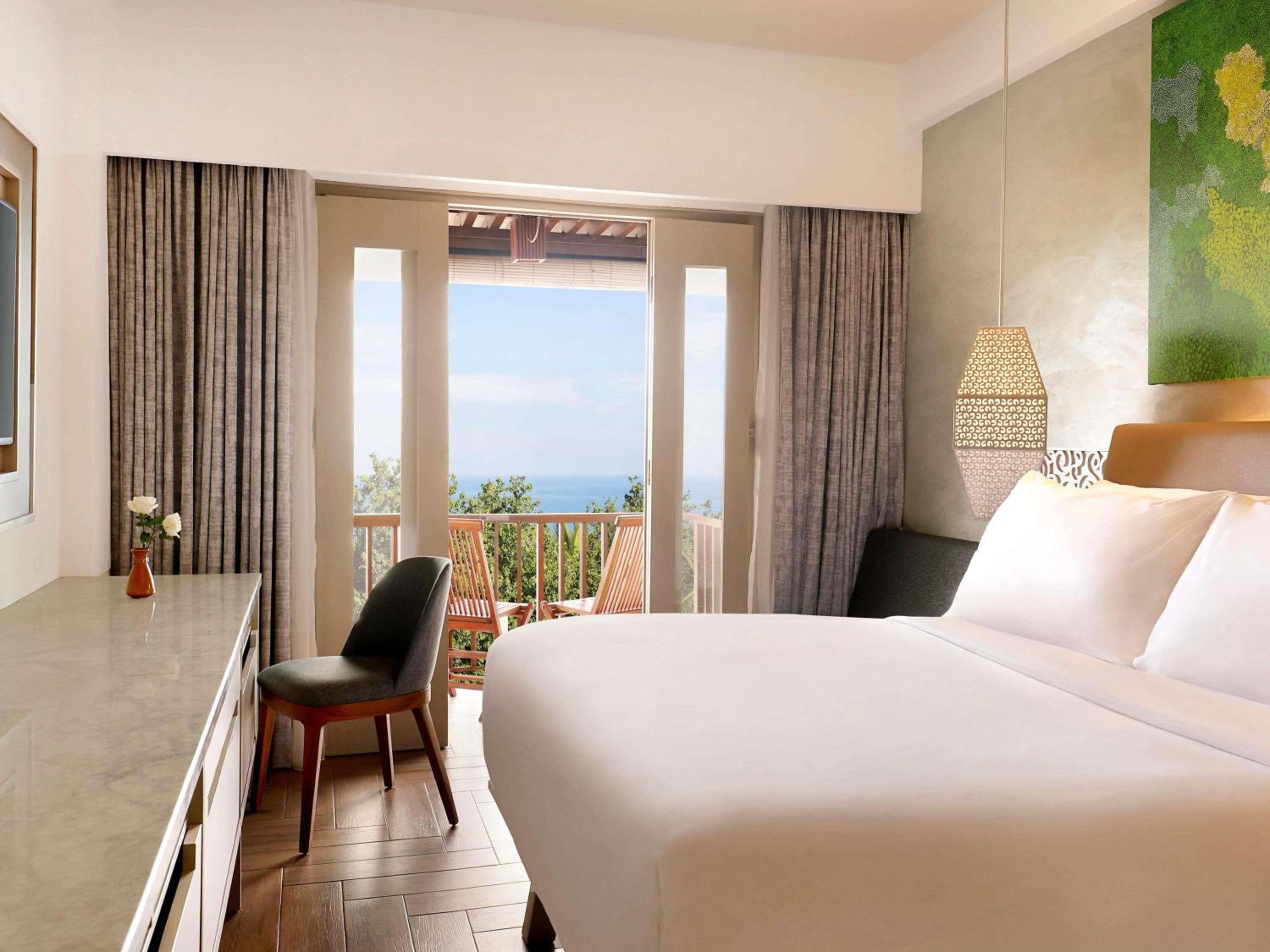 Deluxe, Queen Bed, Ocean View