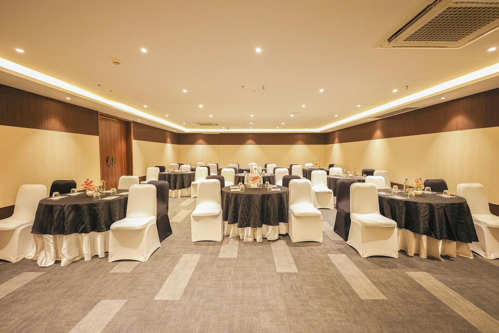 Rhythm Gurugram - Hotel & Suites 40/50