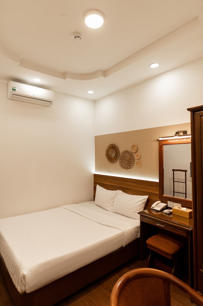 ECONOMY, DOUBLE BED, NO WINDOW