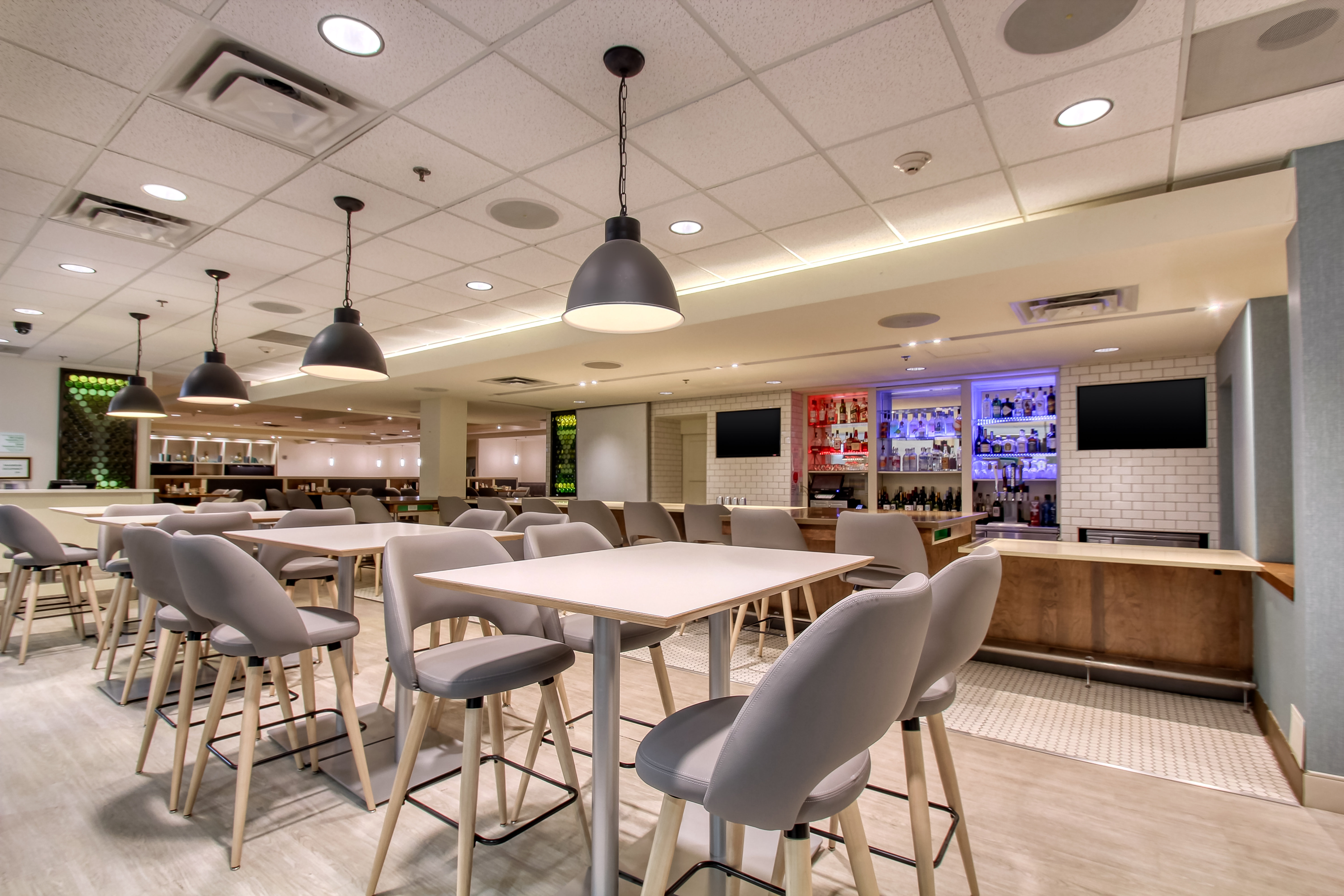 Holiday Inn Hotel Suites Atlanta Airport North 18/42