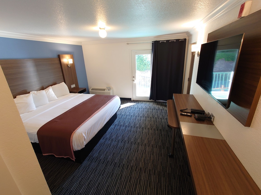 Reagan Resorts Inn 14/29