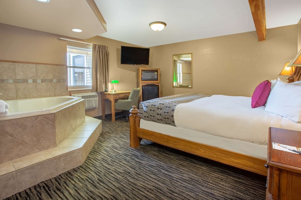 Super 8 by Wyndham Lewistown 20/51