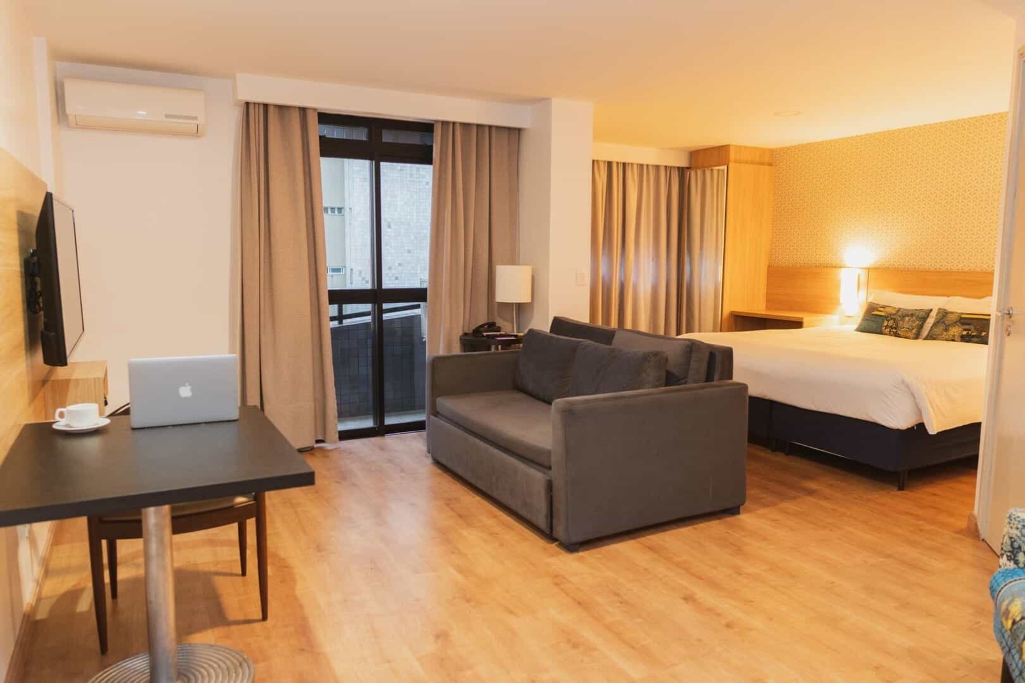Luxury, Queen Bed, Sofa, Accessible, Intercity Curitiba 7 de Setembro 2/4
