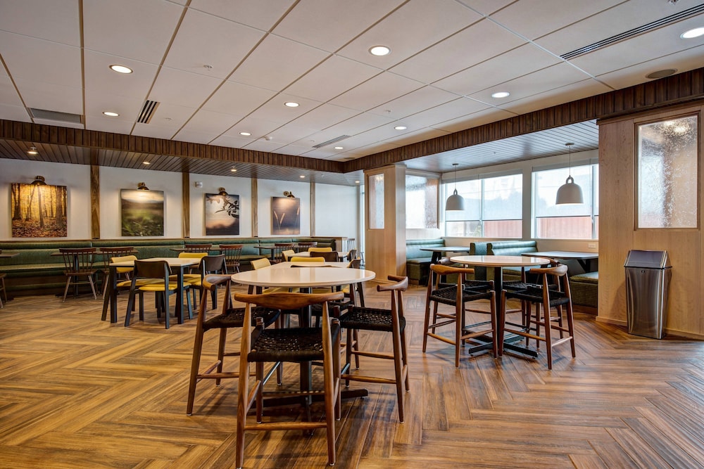 Fairfield Inn & Suites by Marriott Minneapolis North 28/36