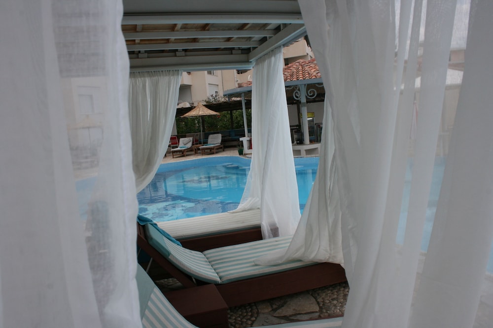 Bougainville Bay Hotel 24/50