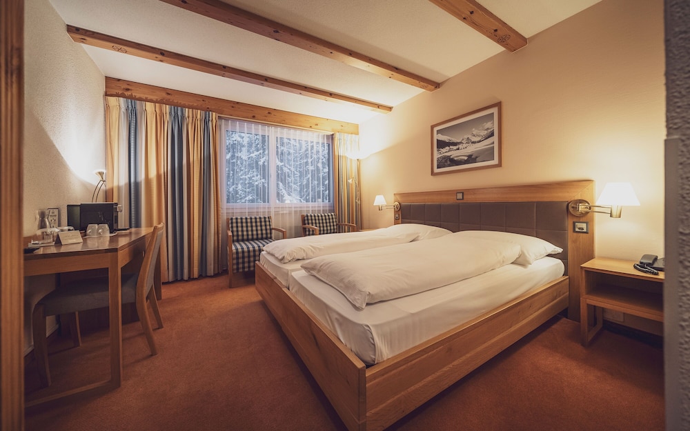 Mountain Plaza Hotel 12/43