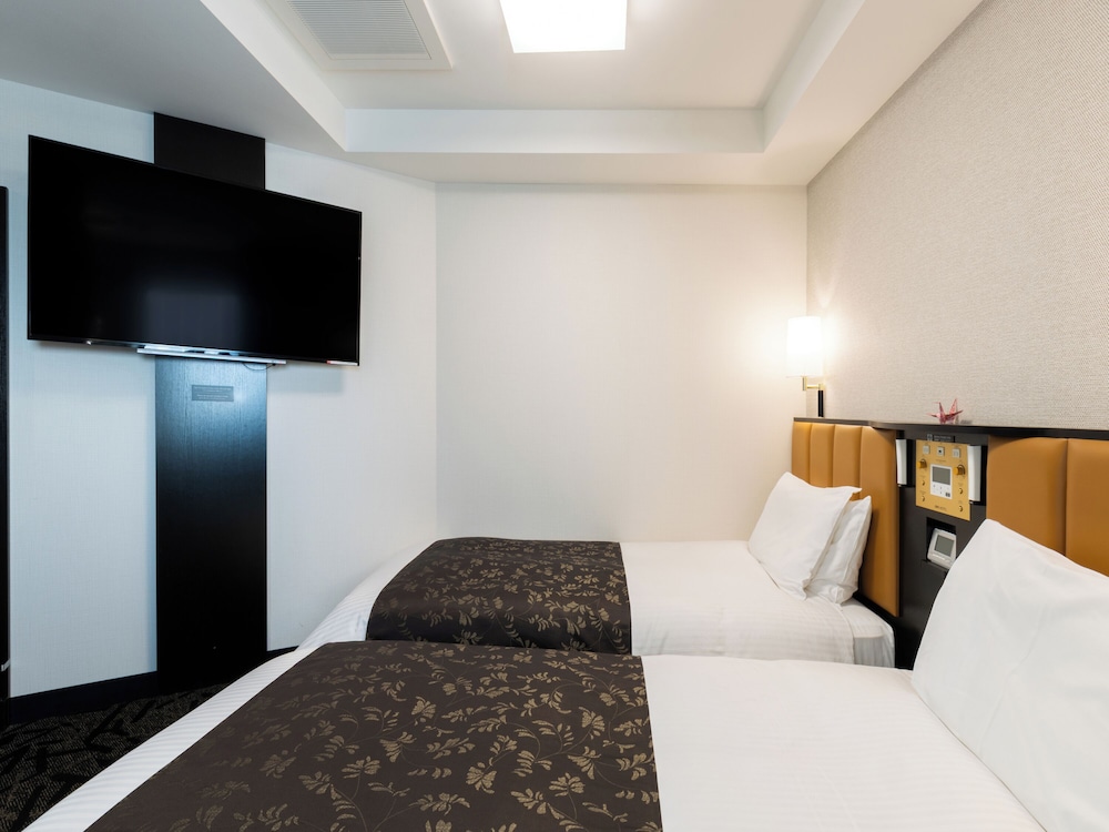 Compact, Twin Beds, Corner