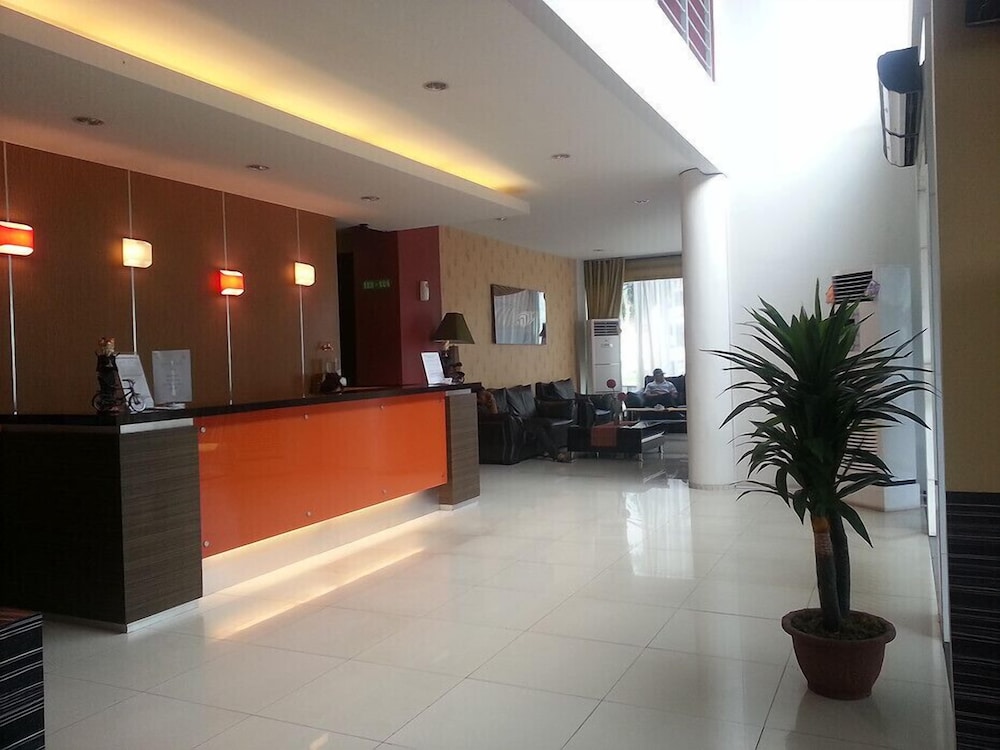 Super OYO Townhouse OAK Hotel Fiducia Serpong 5/44