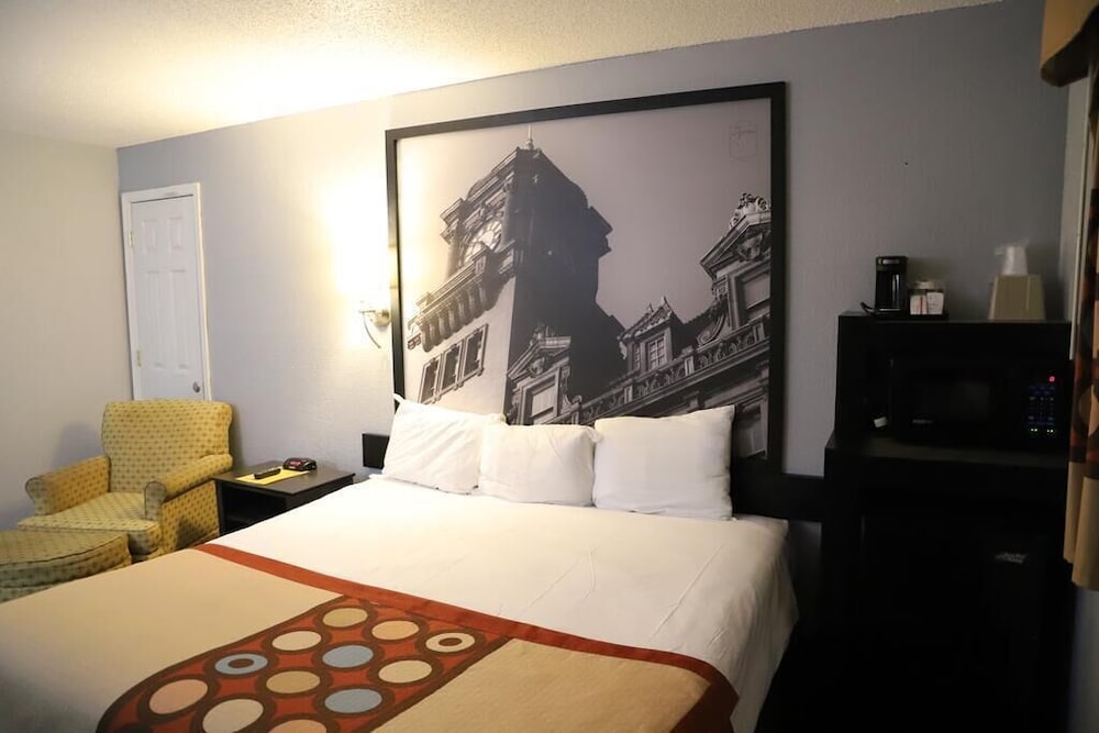Super 8 by Wyndham Richmond Airport VA 8/19