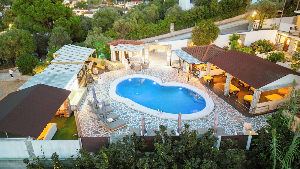 SKIATHOS ISLAND SUITES 43/50