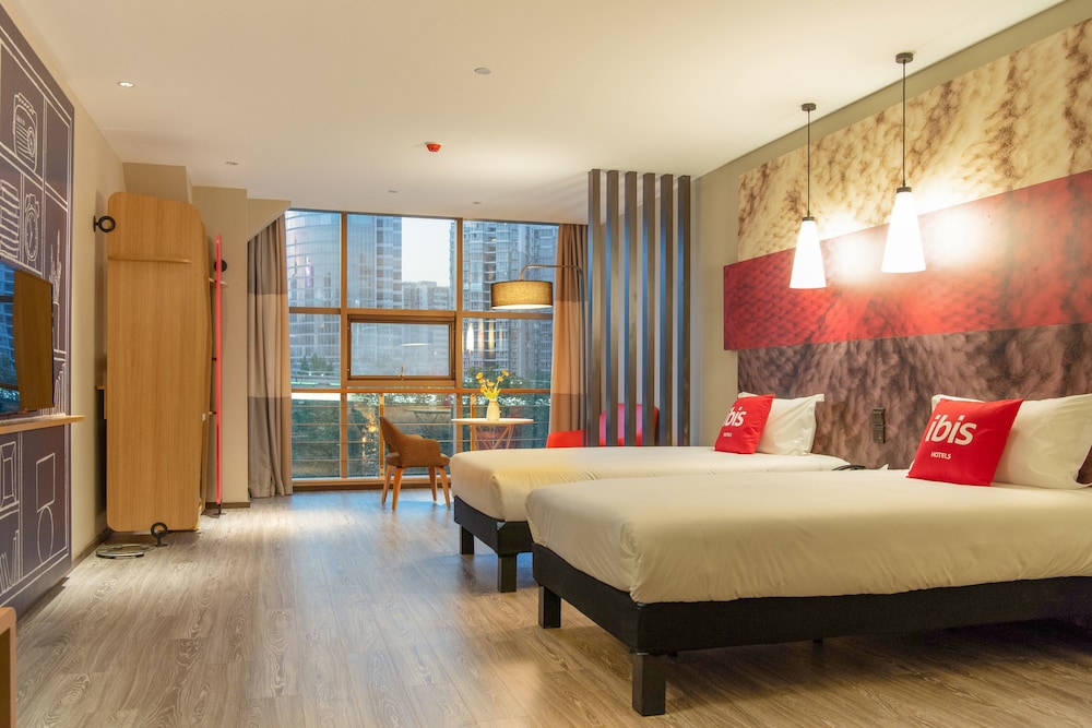 Ibis Luoyang Baolong Square Hotel 28/47