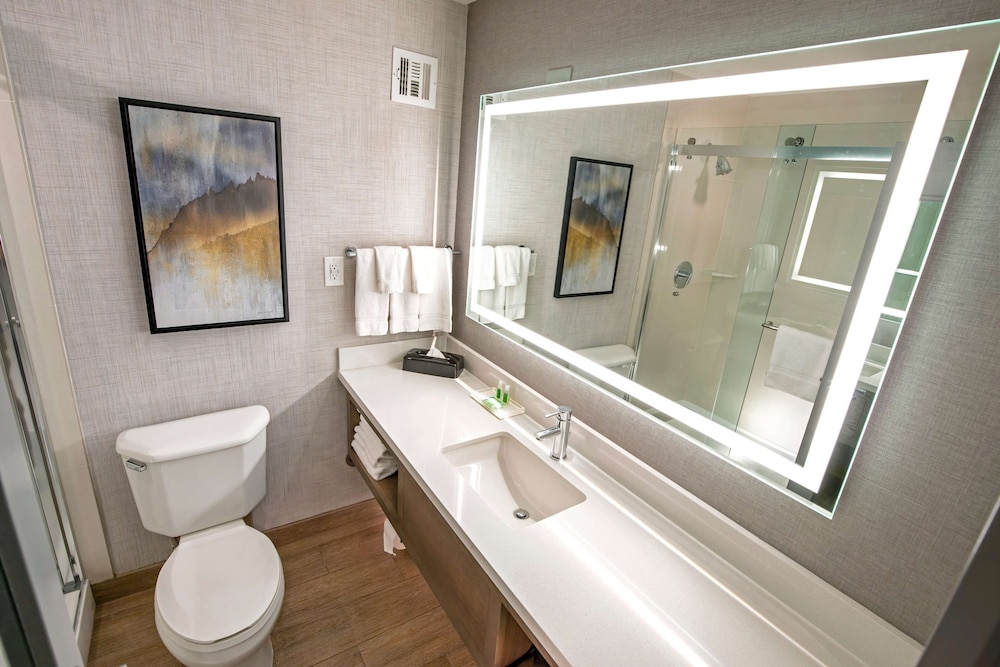 DoubleTree by Hilton Buena Park 6/57