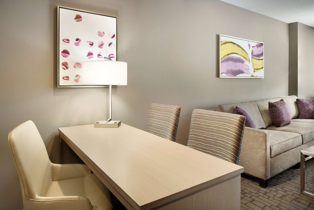 Embassy Suites By Hilton Charlotte Uptown 34/67