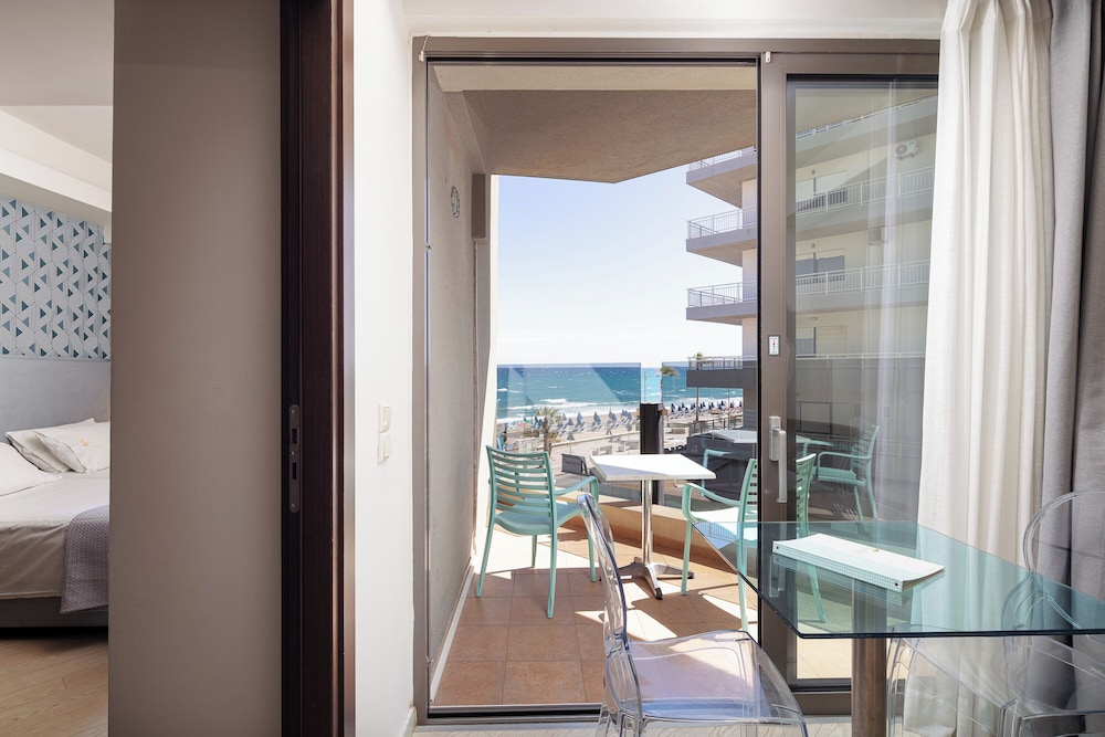 Steris Elegant Beach Hotel 44/70