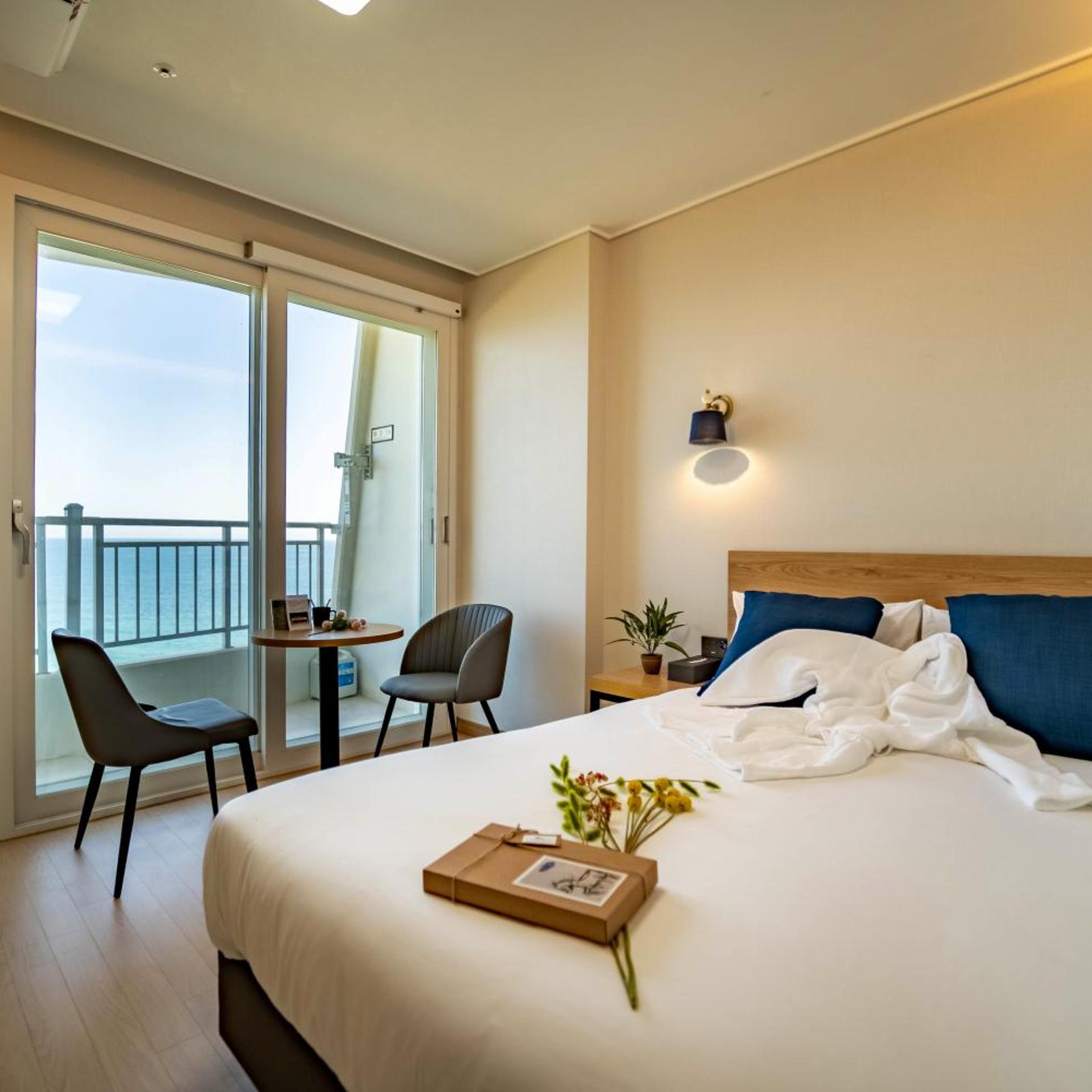 DELUXE, DOUBLE BED, OCEAN VIEW