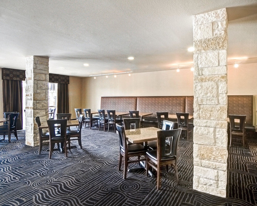 Comfort Suites Arlington - Entertainment District, TX 23/33