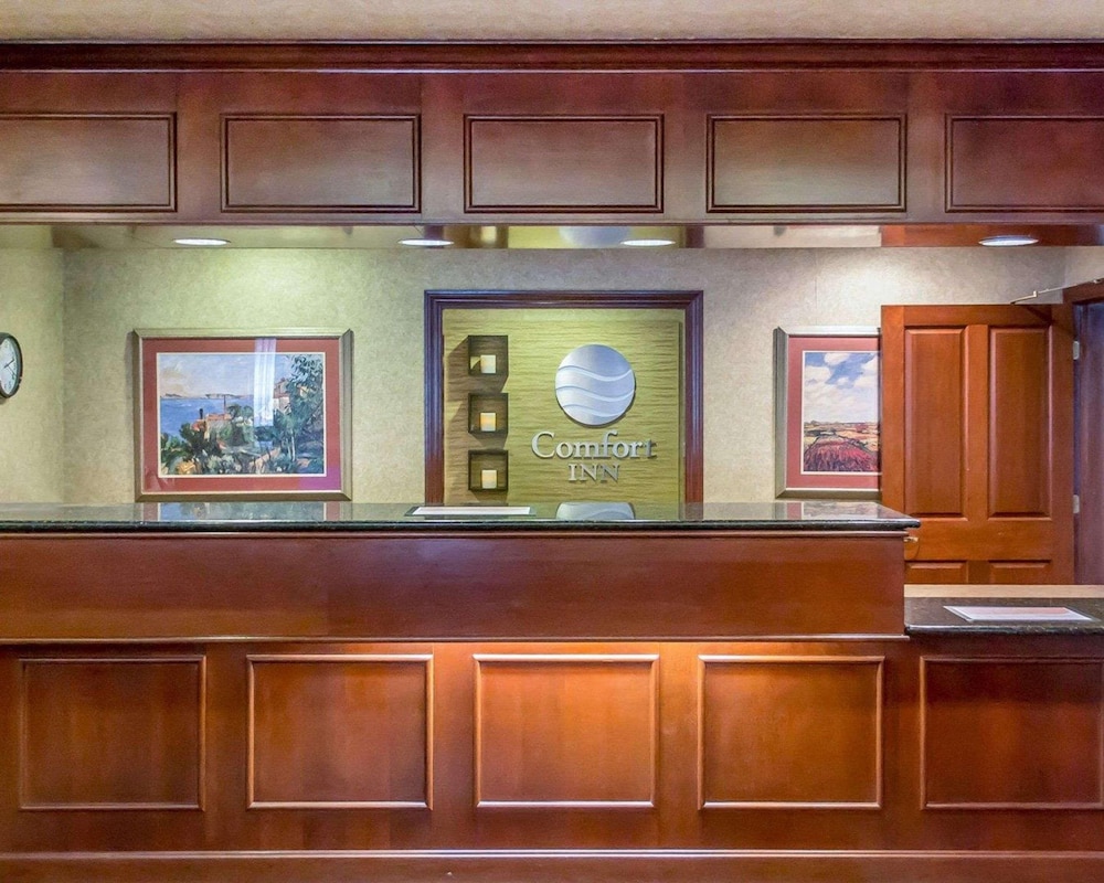 Days Inn by Wyndham Austintown 8/41