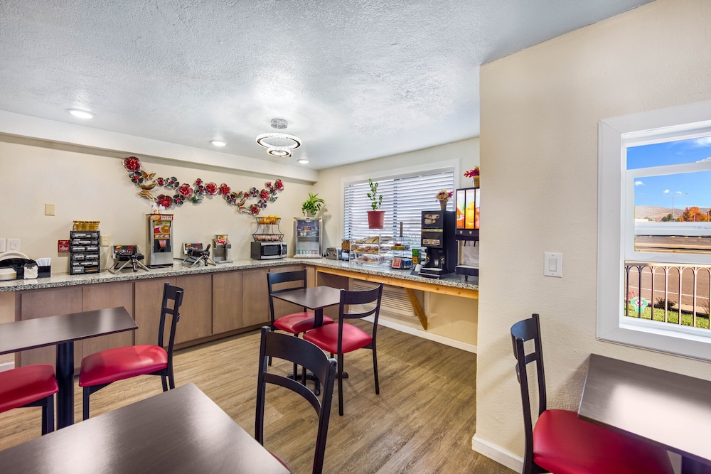 Ramada by Wyndham Medford Airport North 35/47