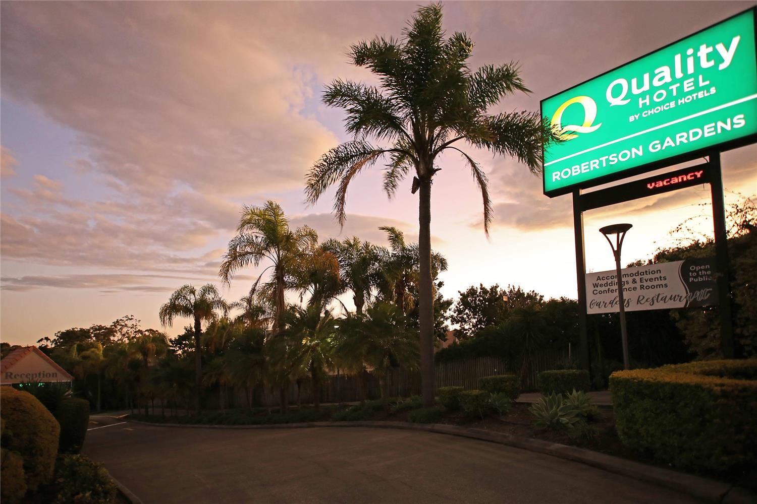 Quality Hotel Robertson Gardens 8/42