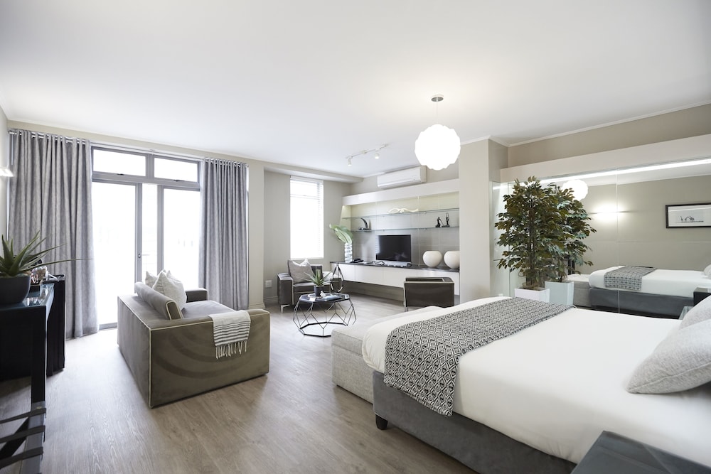The Hyde All-Suite Hotel 12/46
