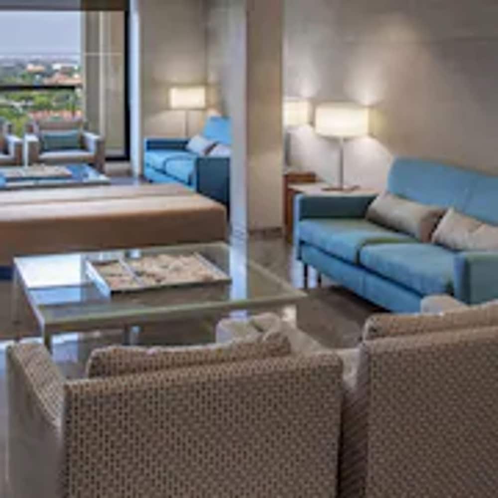 Gran Hotel Rey Don Jaime 48/70