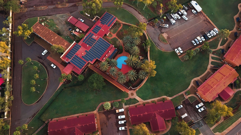 SEASONS HOTEL NEWMAN 44/44