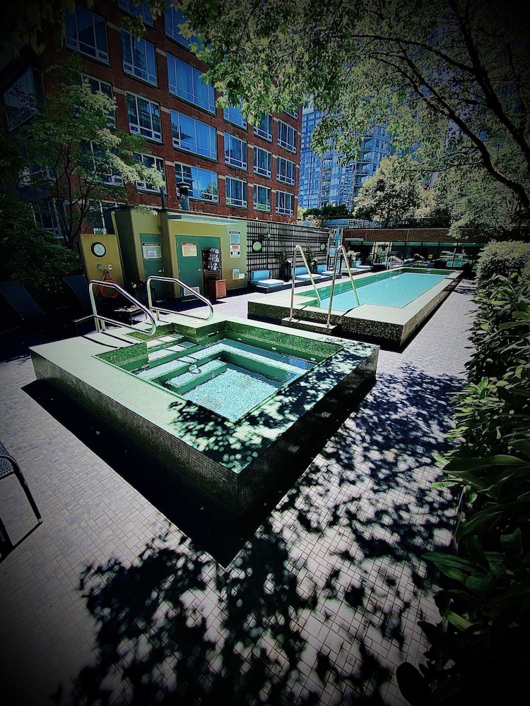 L'Hermitage Hotel 64/70