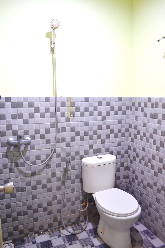 Oyo 450 Semampir Residence 60/64