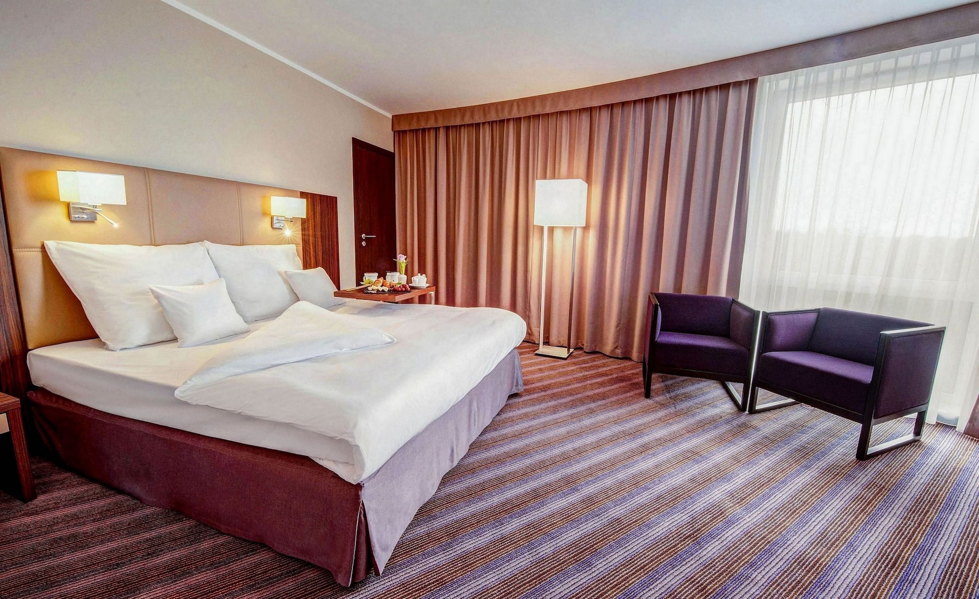 ROOM, DOUBLE BED