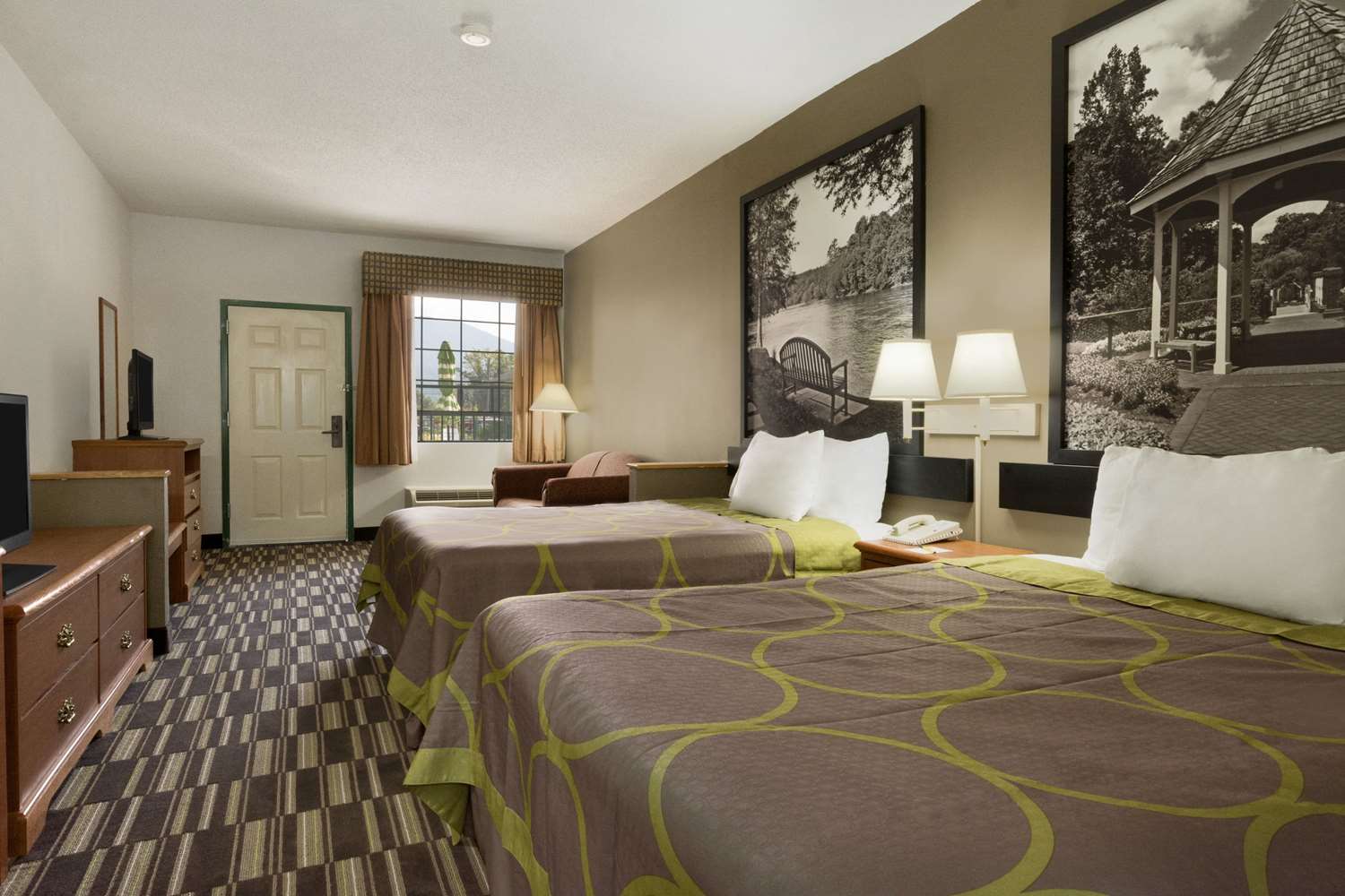Super 8 by Wyndham Chatsworth/Dalton 8/17