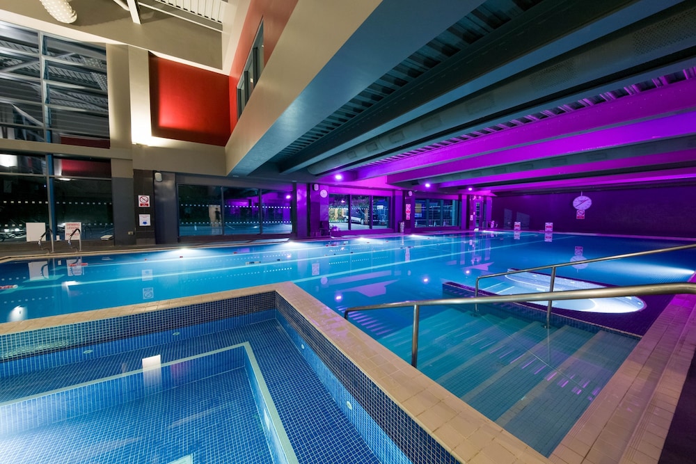 Village Hotel London Watford 18/50