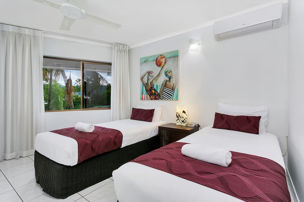 Roydon Beachfront Holiday Apartments 7/50