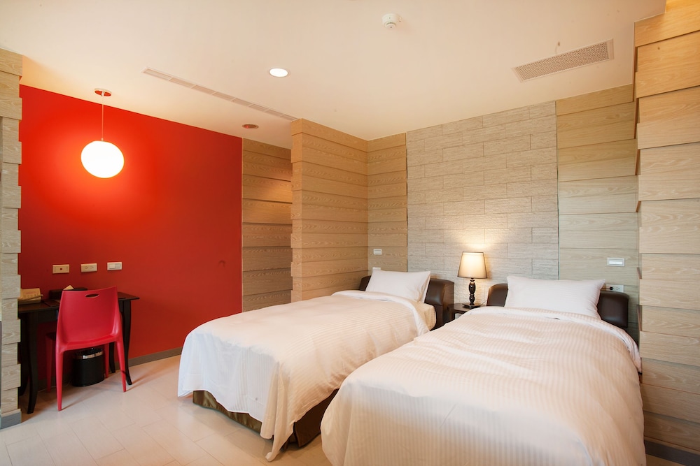 823-Tourist Hotel 18/64